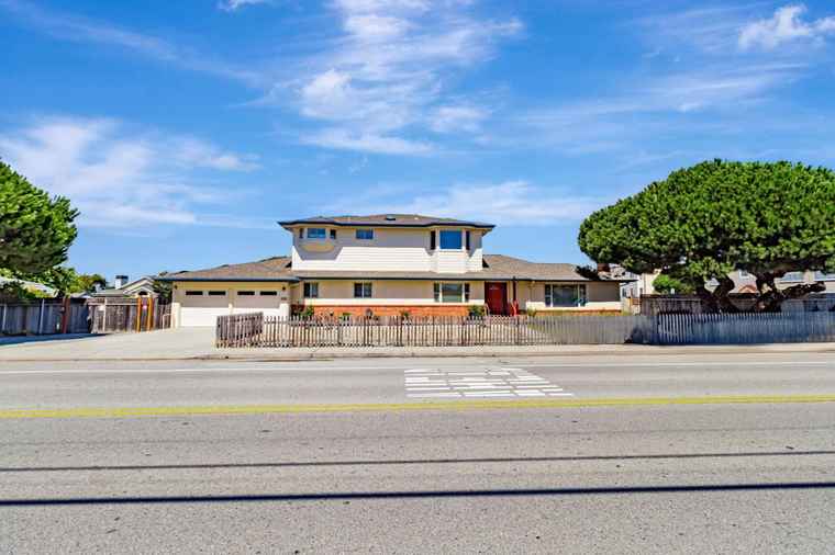 Photo of 415 Kelly Ave HALF MOON BAY, CA 94019