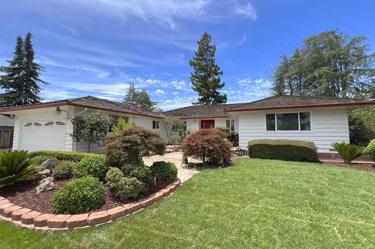 Photo of 12141 Viewoak Dr SARATOGA, CA 95070