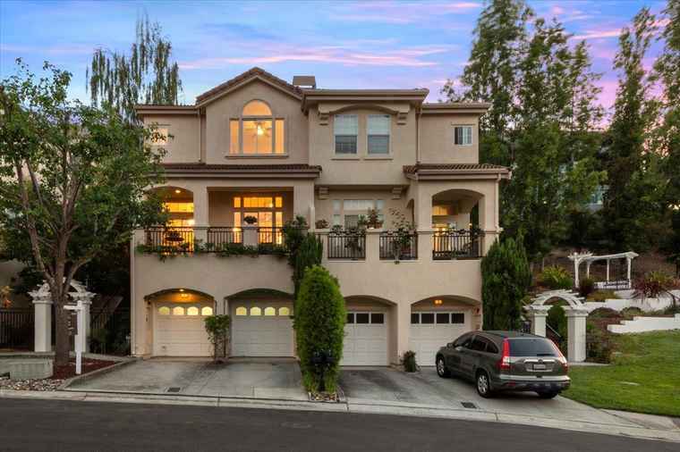 Photo of 14 Arroyo View Cir BELMONT, CA 94002