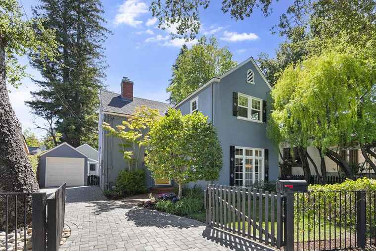 Photo of 774 Edgewood Rd San Mateo, CA 94402