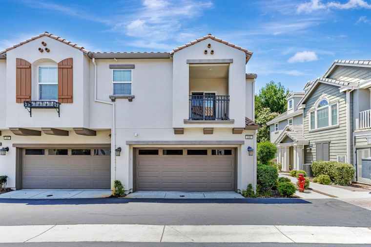 Photo of 233 S Yucatan Pl MOUNTAIN HOUSE, CA 95391