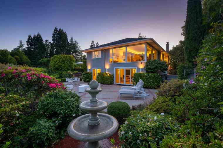 Photo of 525 El Arroyo Rd Hillsborough, CA 94010