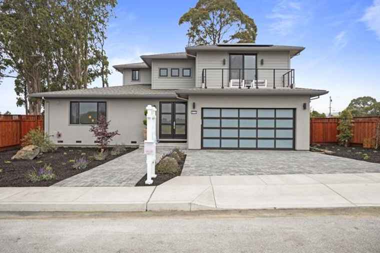 Photo of 575 Seymour St HALF MOON BAY, CA 94019