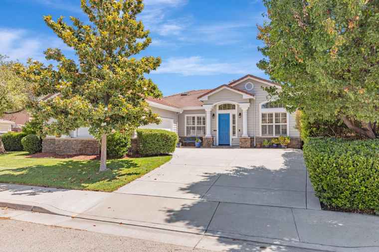Photo of 18400 Capistrano Way MORGAN HILL, CA 95037