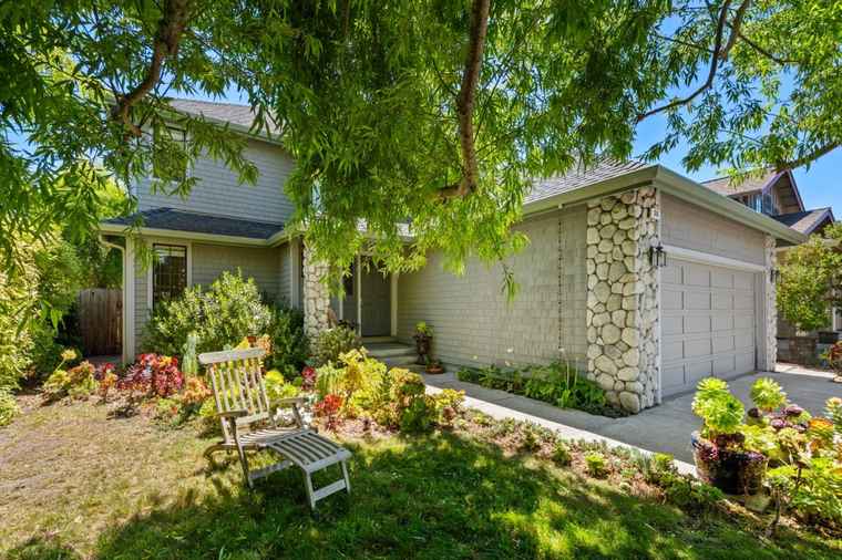 Photo of 316 Valdez Ave HALF MOON BAY, CA 94019