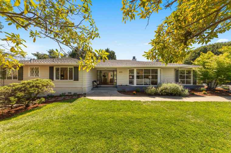Photo of 1575 Kingswood Dr HILLSBOROUGH, CA 94010