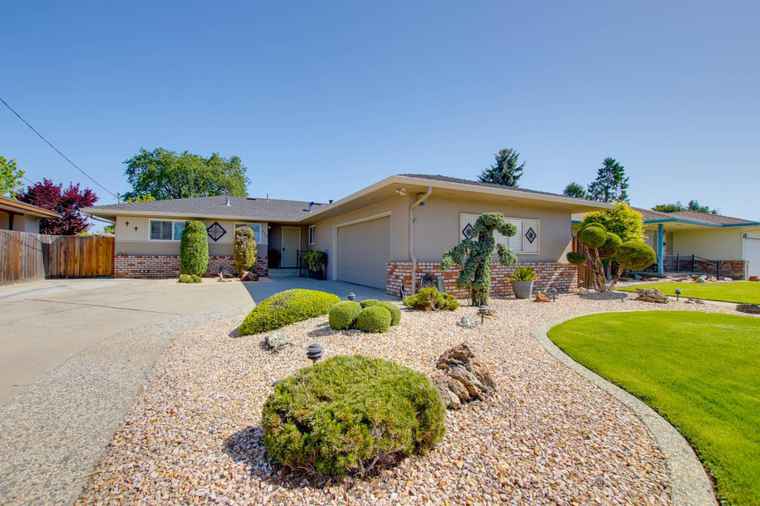 Photo of 840 South St HOLLISTER, CA 95023