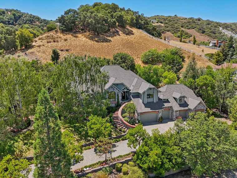 Photo of 18615 Castle Lake Dr MORGAN HILL, CA 95037