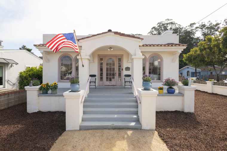 Photo of 523 San Benito St HALF MOON BAY, CA 94019