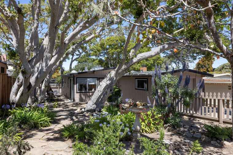 Photo of 824 2nd St PACIFIC GROVE, CA 93950