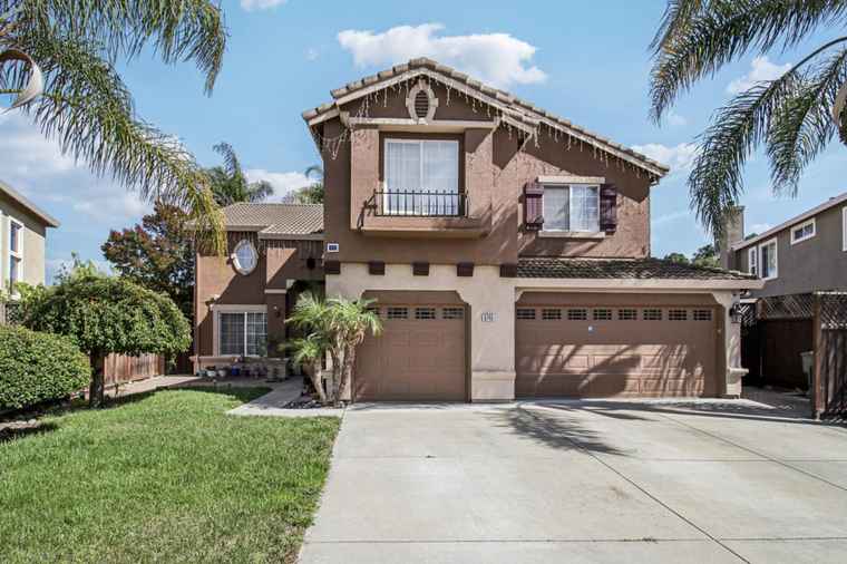 Photo of 9740 Linnet Ct GILROY, CA 95020