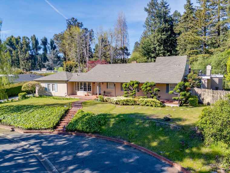 Photo of 680 Fairway Cir HILLSBOROUGH, CA 94010