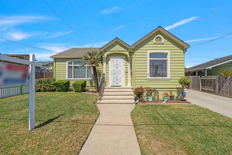 Photo of 928 Lincoln St WATSONVILLE, CA 95076