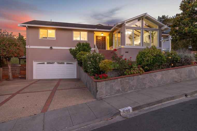 Photo of 1209 Lake St MILLBRAE, CA 94030
