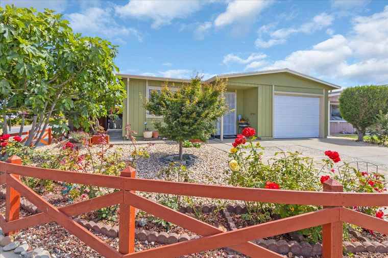 Photo of 401 Spruce Cir WATSONVILLE, CA 95076