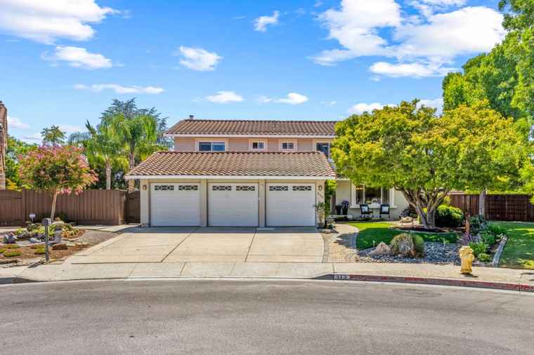 Photo of 515 Encino Dr MORGAN HILL, CA 95037