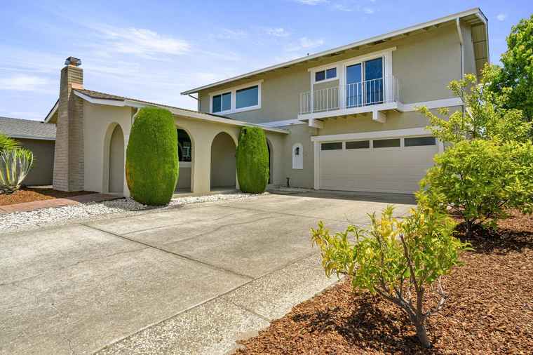 Photo of 320 Bowfin St FOSTER CITY, CA 94404