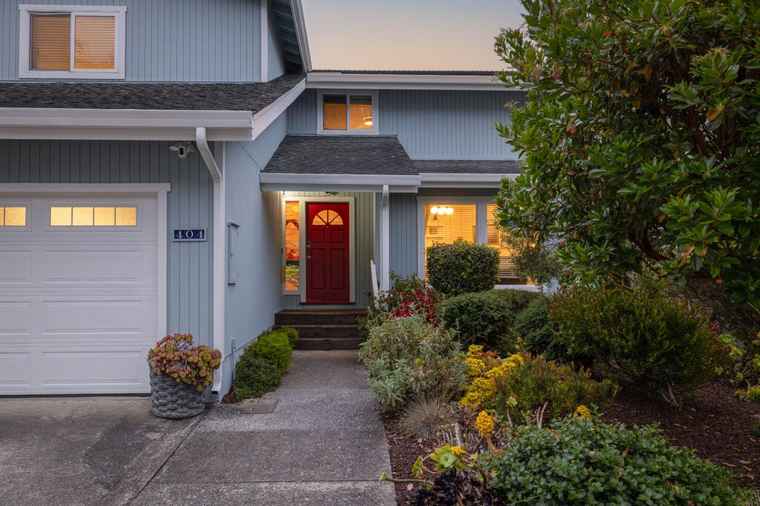 Photo of 404 Roosevelt Blvd HALF MOON BAY, CA 94019