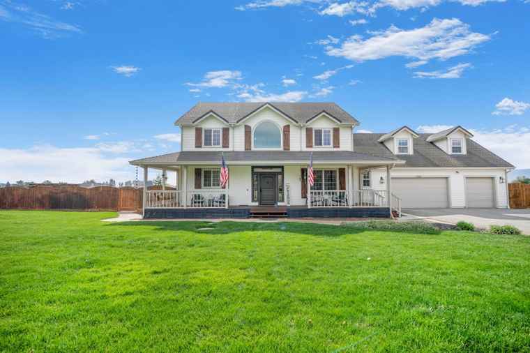 Photo of 2760 Leavesley Rd Gilroy, CA 95020