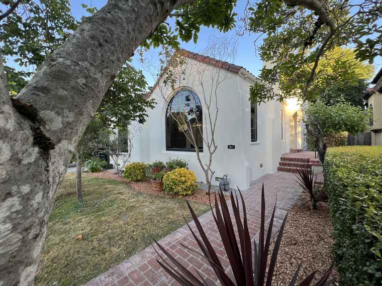 Photo of 1611 Willow Ave BURLINGAME, CA 94010