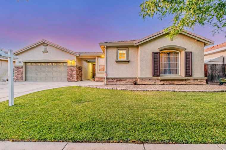 Photo of 2072 Maximillian Ct Los Banos, CA 93635