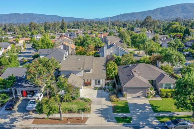 Prestigious Craftsman Home With Custom Features Throughout Situated In The Exclusive Hayfield Estate Real Estate Houses Craftsman House Beautiful Dining Rooms