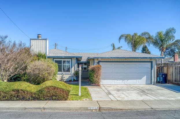 https://ssl.cdn-redfin.com/photo/8/mbphoto/275/genMid.ML81877275_4.jpg

