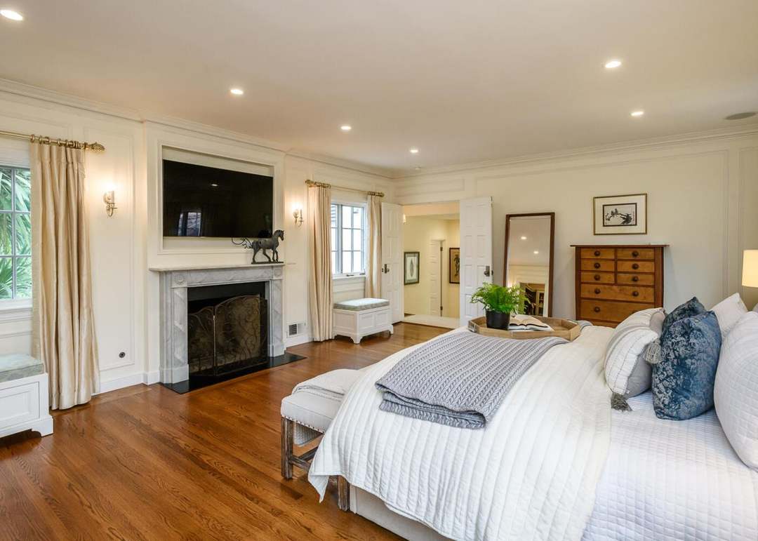 1005 Vista Rd, HILLSBOROUGH, CA 94010