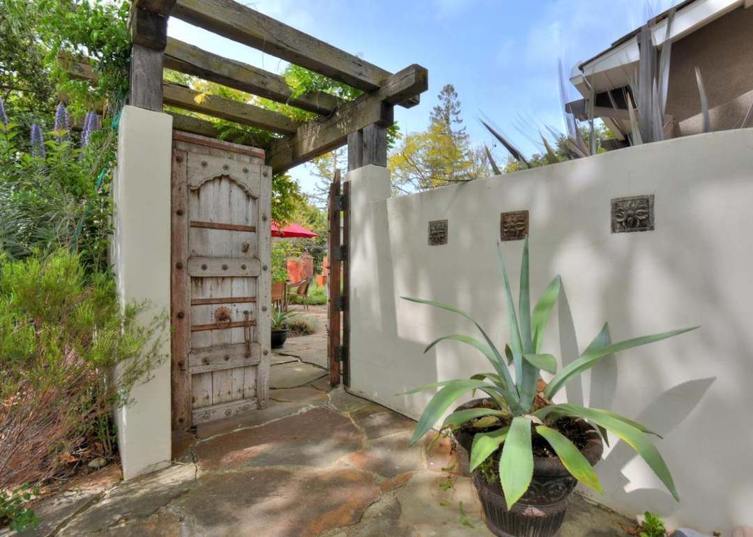 1096 Karen Way, MOUNTAIN VIEW, CA 94040