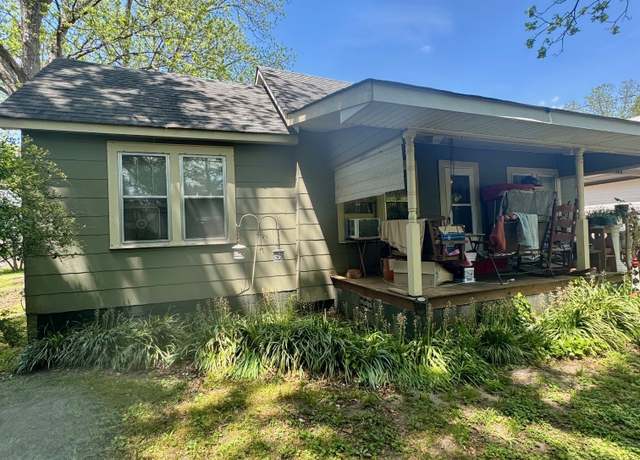 Property at 146 W Jefferson St, Hoschton, GA 30548, 2 beds, 1 bath