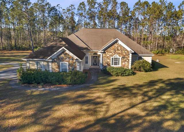 Property at 2610 Gibbs St, Waycross, GA 31503, 6 beds, 2.5 baths
