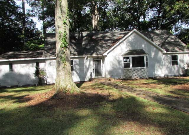 Property at 323 Lane Cir, Lagrange, GA 30240, 3 beds, 3 baths