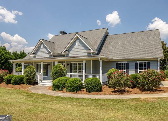 Property at 1061 Shoreline Dr, Madison, GA 30650, 4 beds, 2 baths