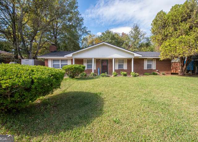 Property at 111 Briarwood Dr, Warner Robins, GA 31093, 3 beds, 2 baths