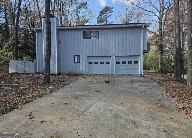 Property at 5085 Rock Glen Dr, Stone Mountain, GA 30088, 4 beds, 2.5 baths