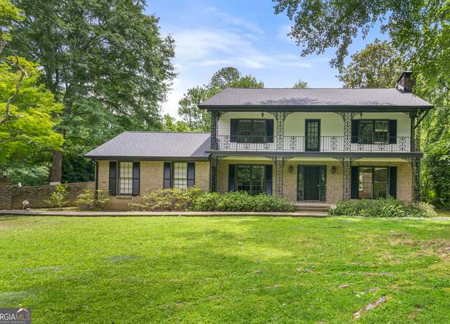 Property at 955 Landmark Dr, Sandy Springs, GA 30342, 4 beds, 3 baths