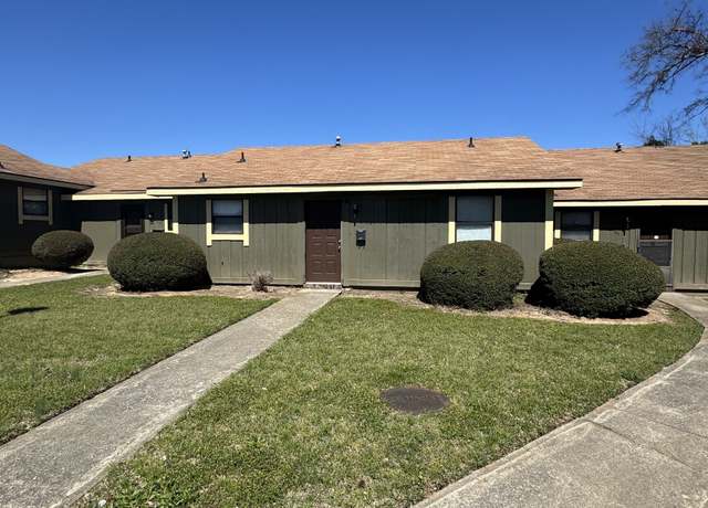 Property at 105 Stonehedge Dr, Warner Robins, GA 31088, 2 beds, 1 bath