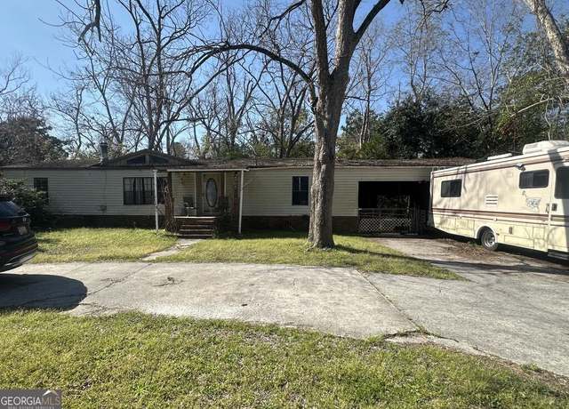 Property at 2985 Albany Ave, Waycross, GA 31503, 3 beds, 2 baths