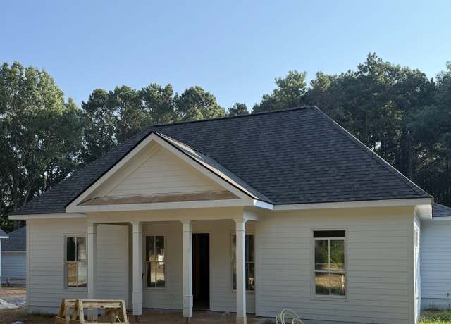 Property at 711 College Dr, Madison, GA 30650, 3 beds, 2.5 baths