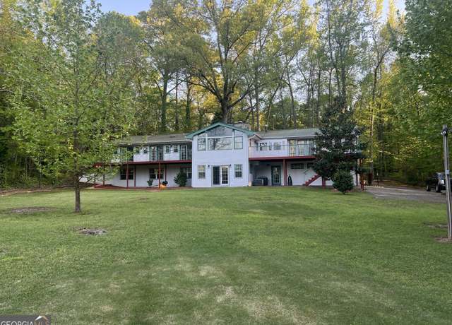 Property at 2316 Emerald Dr, Jonesboro, GA 30236, 6 beds, 3 baths
