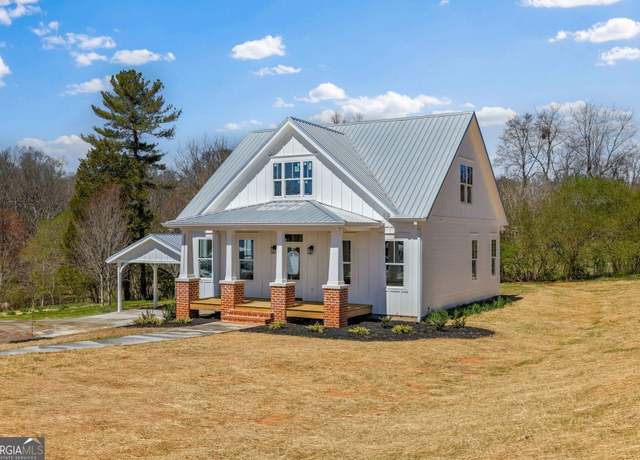 Property at 409 Roper Dr, Clarkesville, GA 30523, 4 beds, 2.5 baths