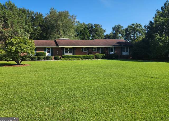 Property at 239 Brookwood Dr, Dublin, GA 31021, 4 beds, 2.5 baths
