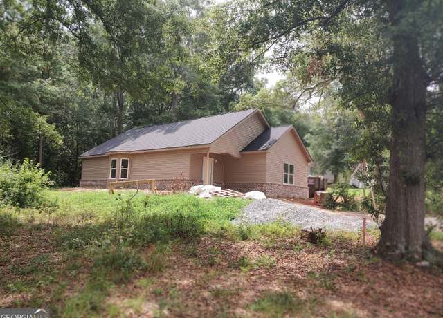 Property at 13 Brown St, Barnesville, GA 30204, 4 beds, 2 baths