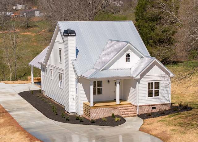 Property at 405 Roper Dr, Clarkesville, GA 30523, 5 beds, 3.5 baths