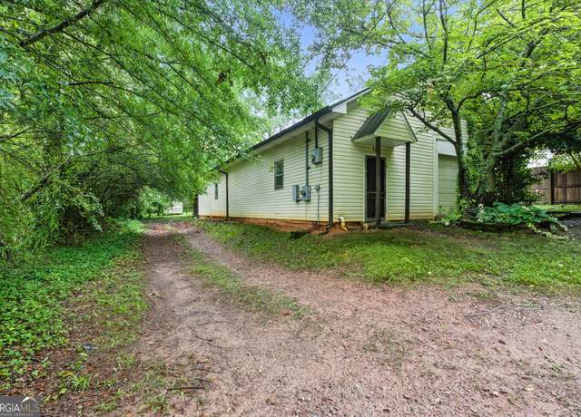 Property at 600 Hoyt St, Cornelia, GA 30531, 1 bed, 2 baths