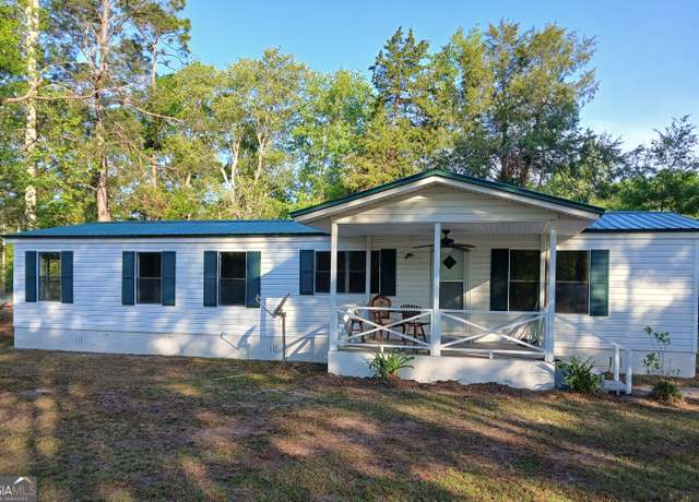 Property at 235 Magnolia St, Folkston, GA 31537, 3 beds, 2 baths