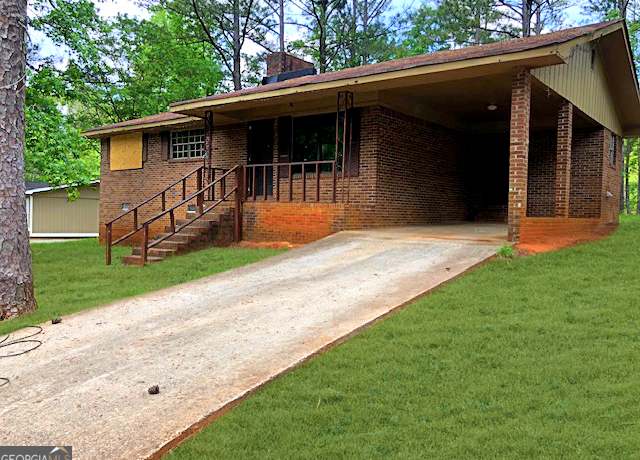 Property at 7225 Pineneedle Dr SW, Covington, GA 30014, 3 beds, 2 baths