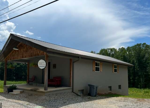 Property at 555 Highway 197 N, Clarkesville, GA 30523, 1 bed, 1.5 baths