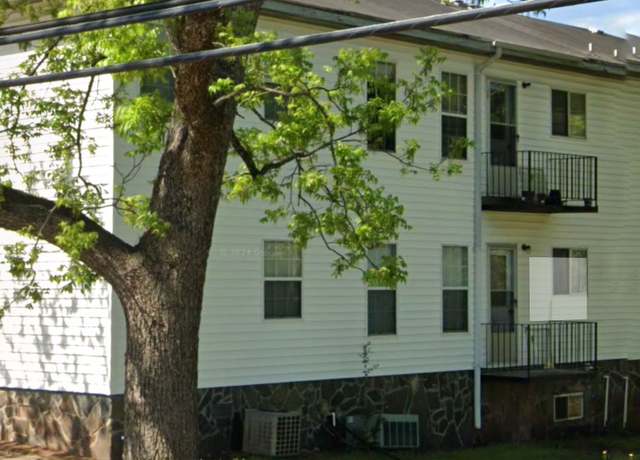 Property at 400 S Center St, Thomaston, GA 30286, 4 beds, 3 baths