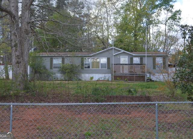 Property at 141 Midland Ct, Clarkesville, GA 30523, 3 beds, 2 baths